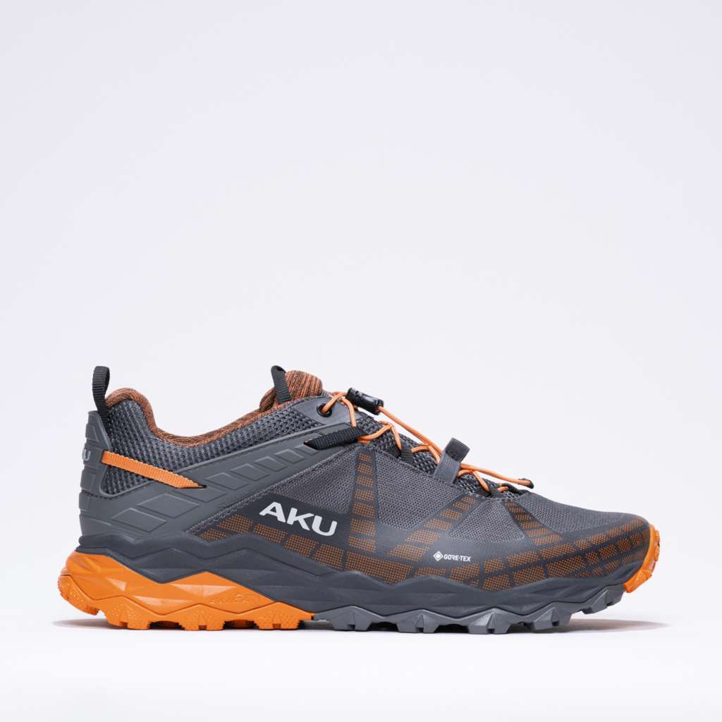 AKU Flyrock GTX Nero-Arancio vista tre quarti