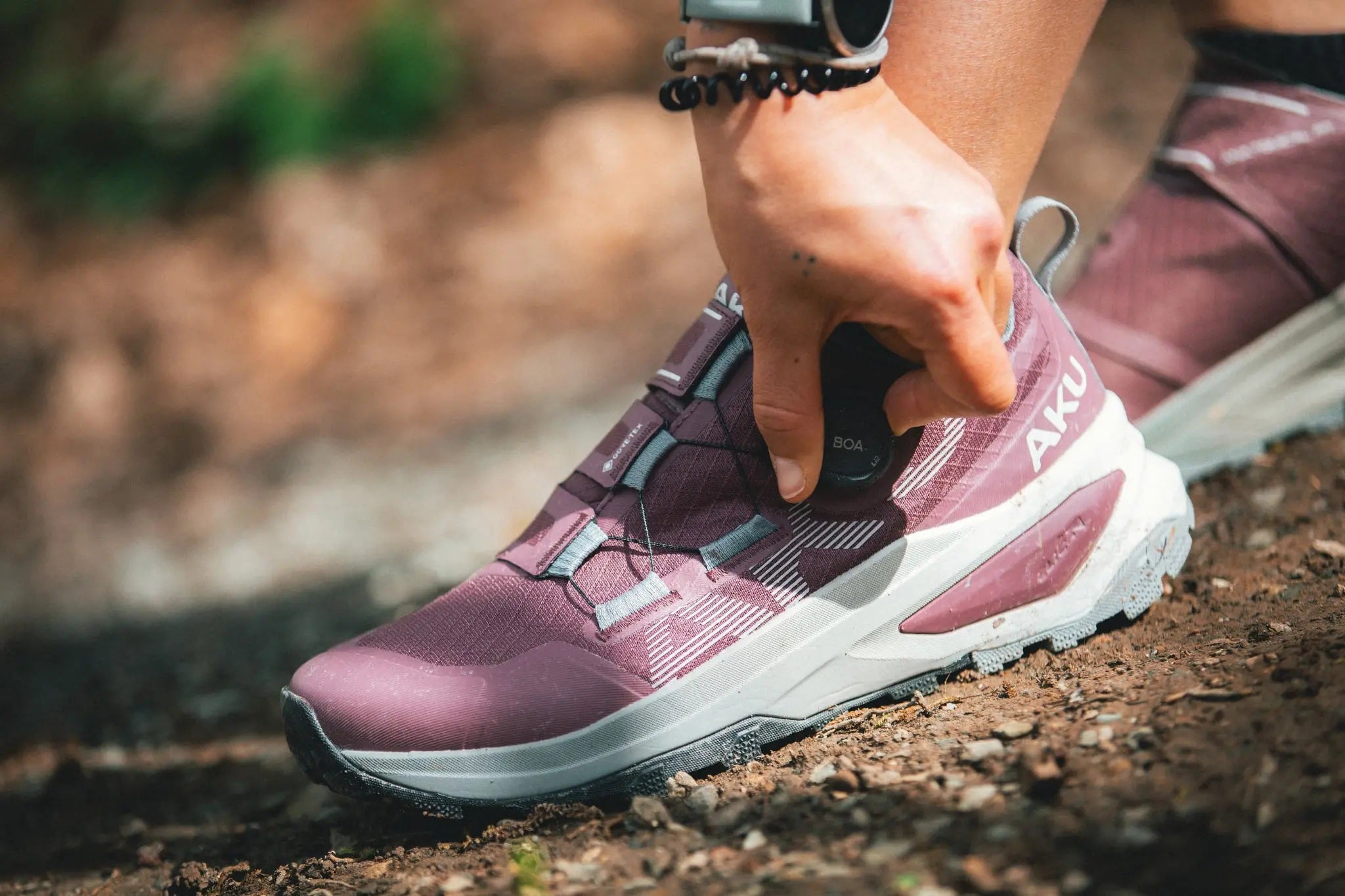 Scarpa trekking con allacciatura BOA