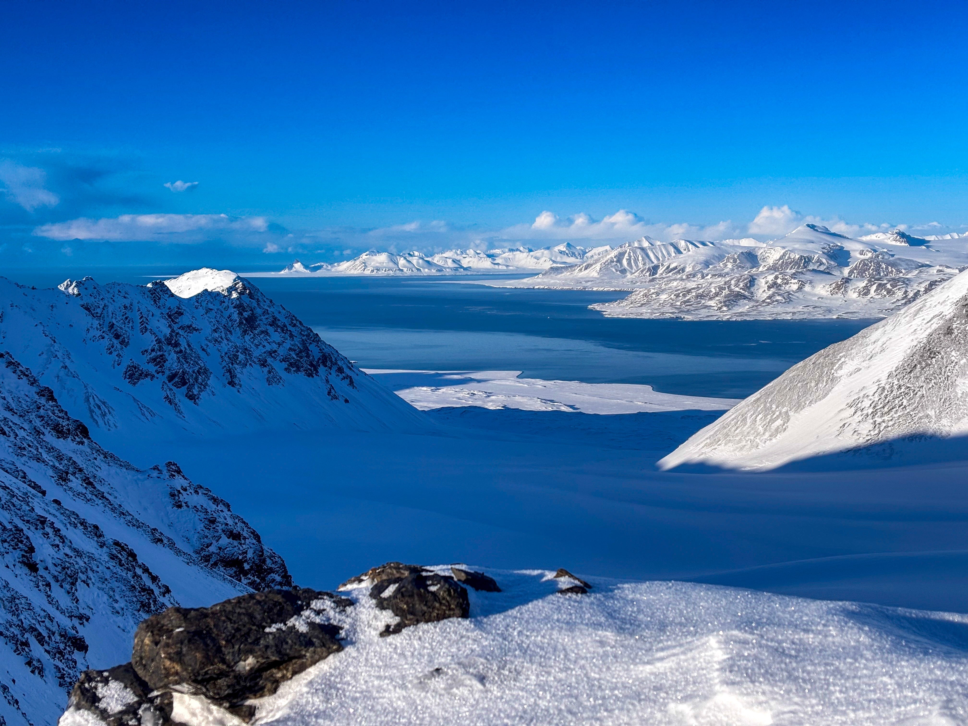Verso Ny Ålesund, leggere la neve per capire l’Artico