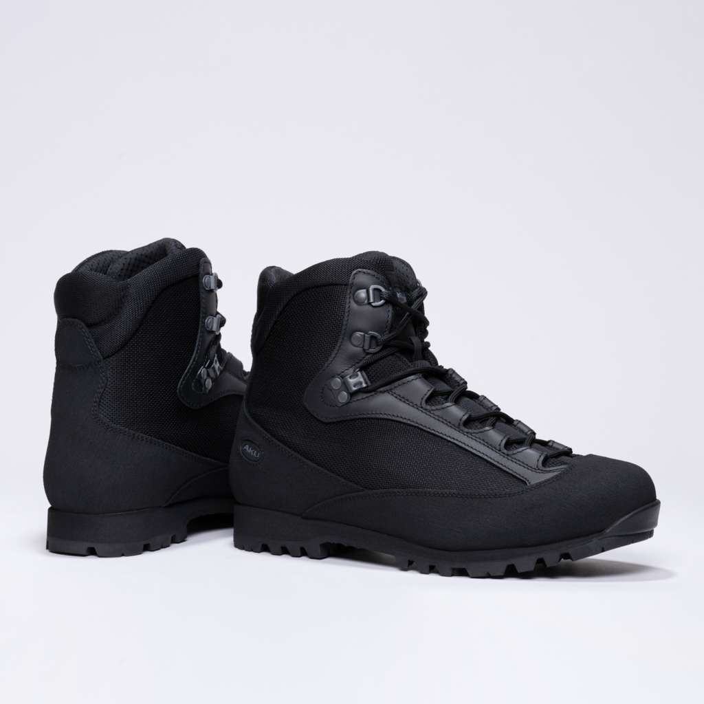 AKU Pilgrim GTX Combat FG M Nero vista paio completo