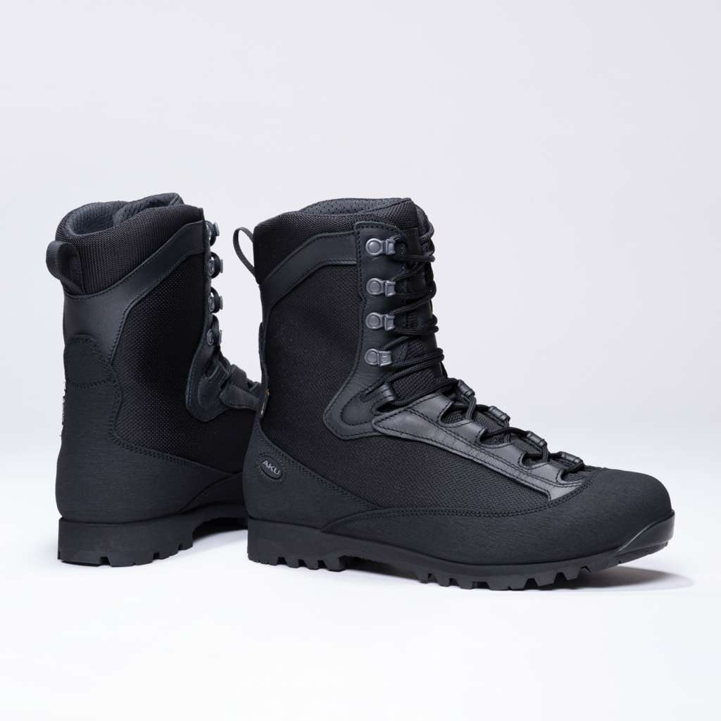 AKU Pilgrim HL GTX Combat Nero vista paio completo