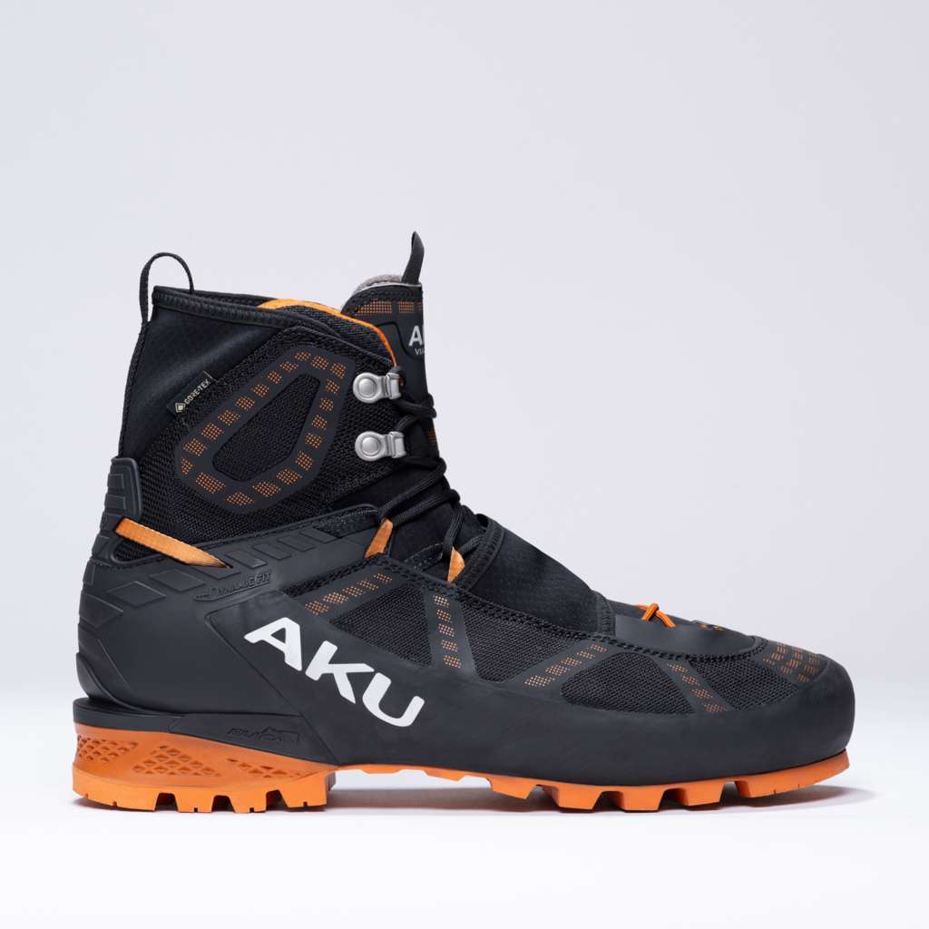 AKU Viaz DFS GTX Nero-Arancio vista tre quarti