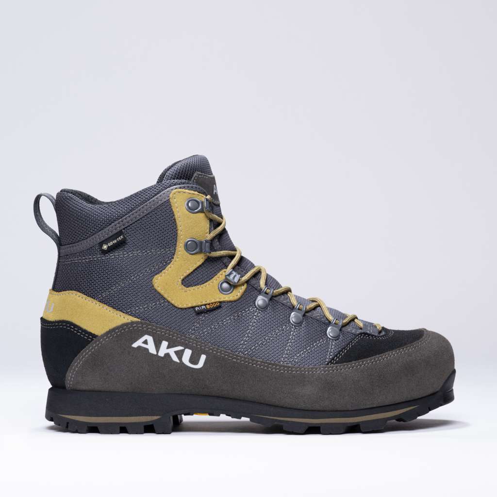 AKU Trekker Lite III Wide GTX Grigio scuro-Senape vista tre quarti